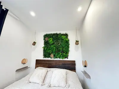 Un ou plusieurs lits dans un hébergement de l'établissement Chambre 34 indépendante et privée avec service de navette
