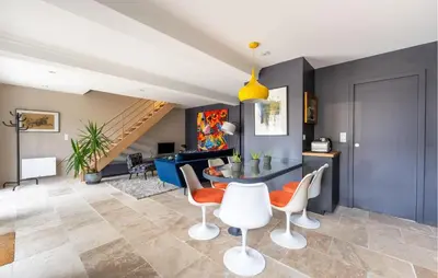 Coin salon dans l'établissement Amazing Home In Vienne-En-Arthies