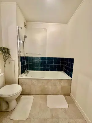 Salle de bains dans l'établissement Joli studio Vernon Giverny