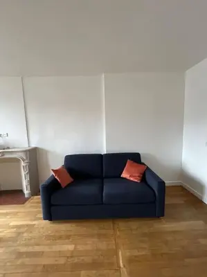 Coin salon dans l'établissement Charmant F2 Plein centre de Mantes