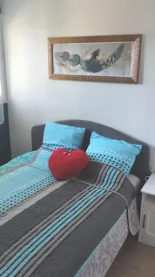 Un ou plusieurs lits dans un hébergement de l'établissement Appartement de 51 m2 avec jardin de 51 m2, parking privé