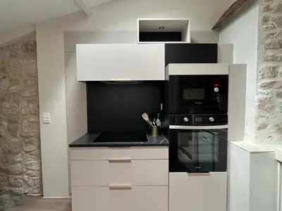 Cuisine ou kitchenette dans l'établissement Maison de ville - idéal déplacements et familles - 35 min Paris - Versailles - Giverny