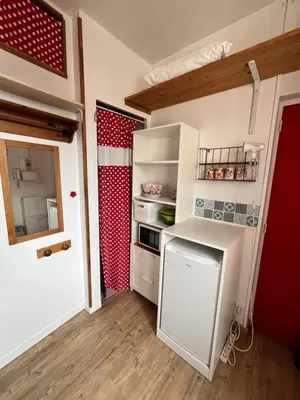 Cuisine ou kitchenette dans l'établissement Petit nid ensoleillé