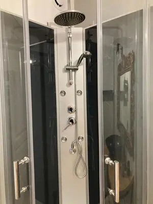 Salle de bains dans l'établissement A 2 pas Maison 3 couchages