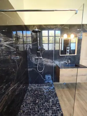 Salle de bains dans l'établissement grande maison de campagne