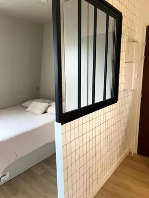 Un ou plusieurs lits dans un hébergement de l'établissement Appartement design et cozy à port cergy