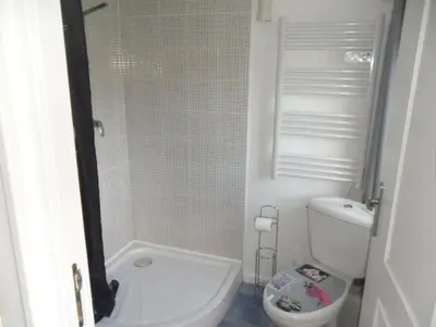 Salle de bains dans l'établissement Le clos des tracteurs d'antan