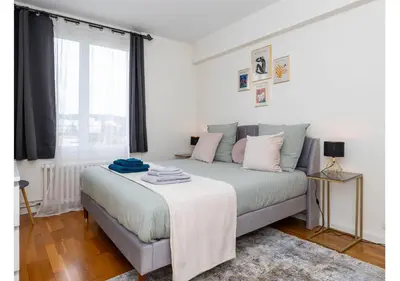Un ou plusieurs lits dans un hébergement de l'établissement Appartement T2, fonctionnel, Parking,balcon ,2 minutes gare ,17 minutes Paris