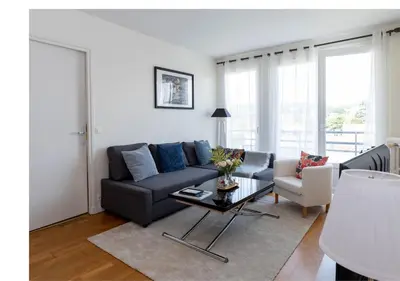 Coin salon dans l'établissement Appartement T2, fonctionnel, Parking,balcon ,2 minutes gare ,17 minutes Paris