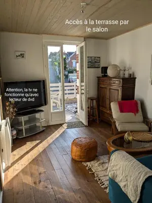 Télévision ou salle de divertissement dans l'établissement Spacieux apt avec terrasse proche plage