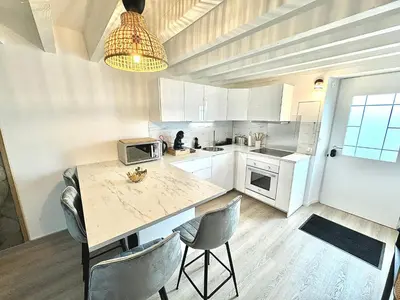 Cuisine ou kitchenette dans l'établissement Le Cocon de Thoiry