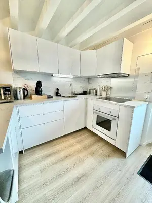 Cuisine ou kitchenette dans l'établissement Le Cocon de Thoiry