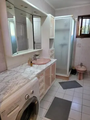 Salle de bains dans l'établissement Charmant appartement 35 m2 avec terrasse et jardin