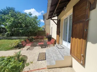 Jardin de l'établissement Charmant appartement 35 m2 avec terrasse et jardin