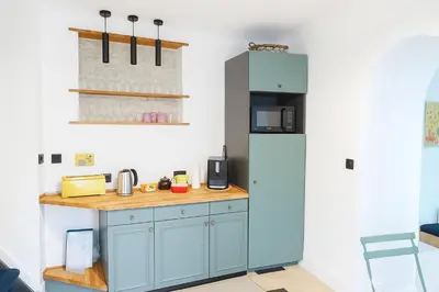 Cuisine ou kitchenette dans l'établissement La Rosay Color