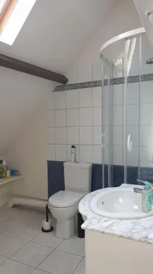 Salle de bains dans l'établissement Le cinq, au coeur du Vexin