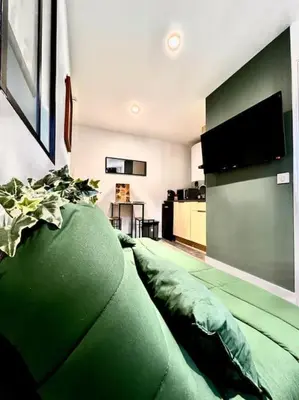 Télévision ou salle de divertissement dans l'établissement Le Jungle 2ème Étage
