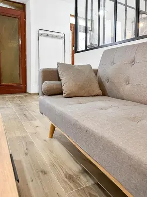 Coin salon dans l'établissement Maison lumineuse avec verrière & grand écran