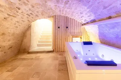 Salle de bains dans l'établissement Maison avec spa proche Giverny
