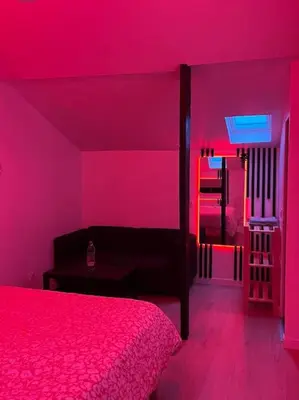 Un ou plusieurs lits dans un hébergement de l'établissement Love room jacuzzi proche centre ville