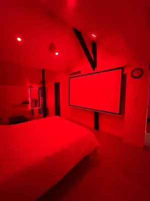 Un ou plusieurs lits dans un hébergement de l'établissement Love room jacuzzi proche centre ville