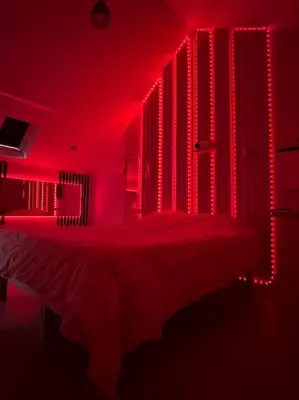 Un ou plusieurs lits dans un hébergement de l'établissement Love room jacuzzi proche centre ville