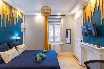 Télévision ou salle de divertissement dans l'établissement Le Jardin d'Amiens 2 pers 8 min Centre ville & Gare