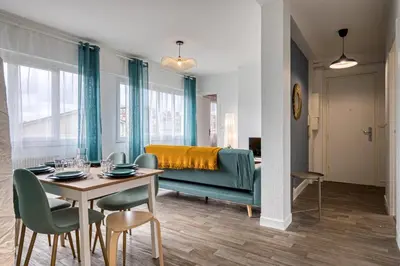 Coin salon dans l'établissement La Suite des 3 Tours spacieux 3 chambres