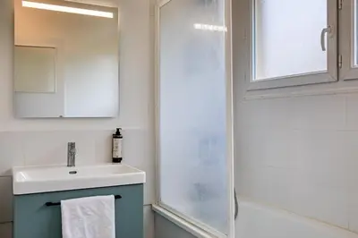 Salle de bains dans l'établissement La Suite des 3 Tours spacieux 3 chambres