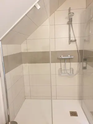 Salle de bains dans l'établissement Maison de charme avec jardin au bord de l'Eure