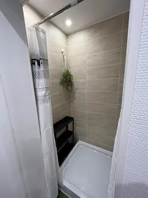 Salle de bains dans l'établissement chambre privée tout confort