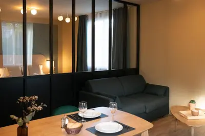 Coin salon dans l'établissement Villa Aura