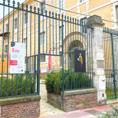 Façade ou entrée de l'établissement Studio au calme rénové près gare et centre