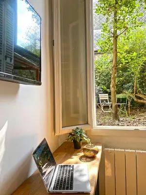 Jardin de l'établissement Studio au calme rénové près gare et centre