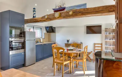 Cuisine ou kitchenette dans l'établissement 2 Bedroom Gorgeous Home In Offranville