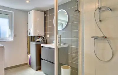 Salle de bains dans l'établissement 2 Bedroom Gorgeous Home In Offranville