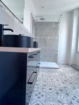 Salle de bains dans l'établissement La Maison de Colette