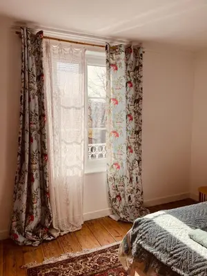 Un ou plusieurs lits dans un hébergement de l'établissement chambre aux oiseaux