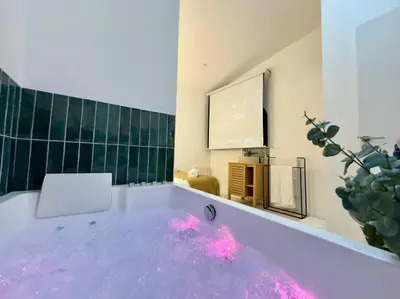 Plan de l'établissement Romantique Room - Cinéma - Netflix - St Roch