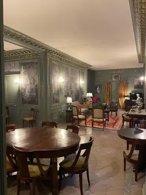 Coin salon dans l'établissement Appartement dans château