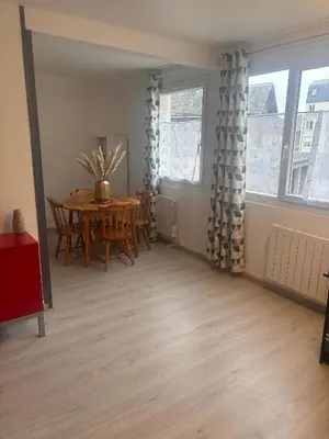 Coin salon dans l'établissement La petite récréation, Place de parking inclus