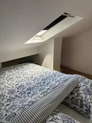 Un ou plusieurs lits dans un hébergement de l'établissement Studio avec mezzanine Paris 30 min Wi-Fi rapide