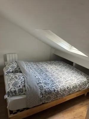 Un ou plusieurs lits dans un hébergement de l'établissement Studio avec mezzanine Paris 30 min Wi-Fi rapide