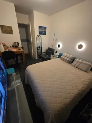 Un ou plusieurs lits dans un hébergement de l'établissement Chambre privée avec Clé