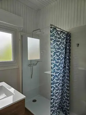 Salle de bains dans l'établissement Maison Beauvais-Tillé aéroport
