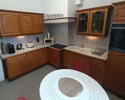 Cuisine ou kitchenette dans l'établissement Le Clocher