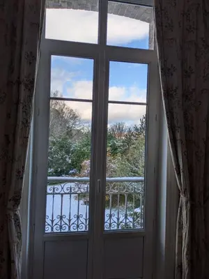 Balcon ou terrasse dans l'établissement Chambre d'hôte - petit château à la campagne