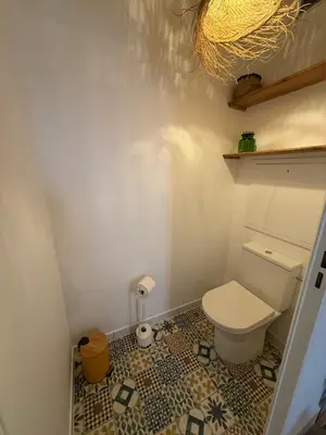 Salle de bains dans l'établissement Appartement Cosy Cergy Le Haut Gare