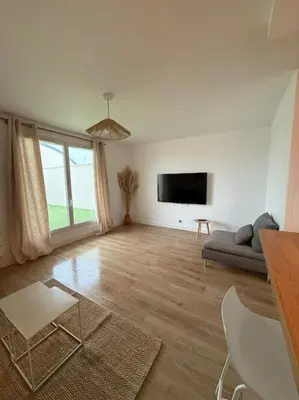 Télévision ou salle de divertissement dans l'établissement Appartement Cosy Cergy Le Haut Gare