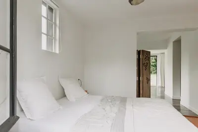 Un ou plusieurs lits dans un hébergement de l'établissement La Dime de Giverny - Cottages-Spa-restaurant